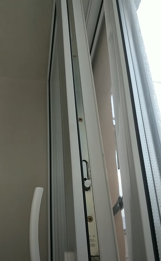 Откидное окно для квартиры